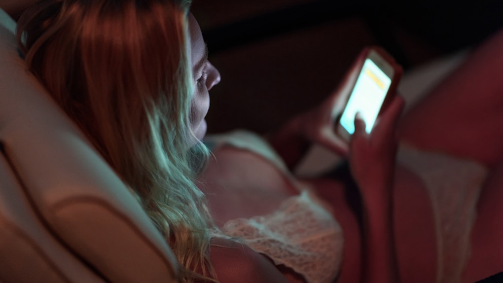 30 Texts To Send Your Partner Before Bed That Are More