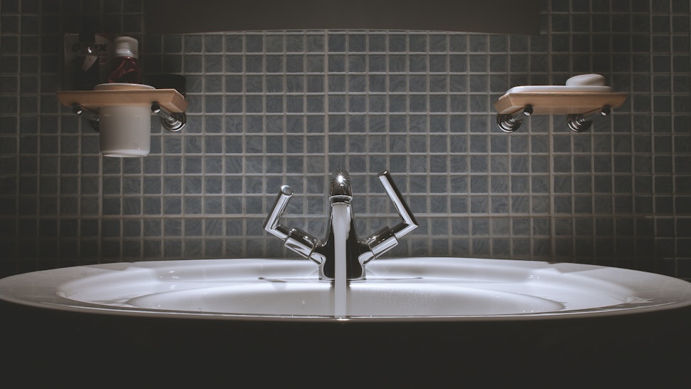 5 Gross Things That Happen To Your Body When You Take A Bath
