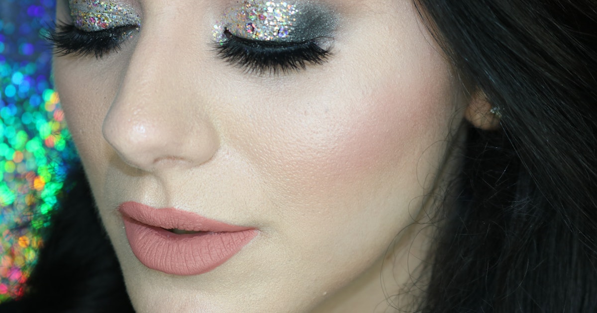 This Easy Nye Glitter Makeup Tutorial