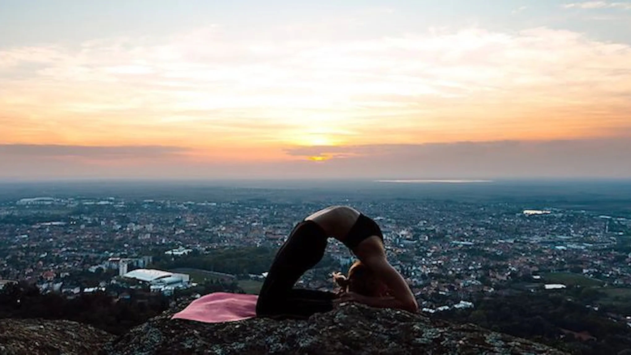 20 Yoga Poses For The Winter Solstice That'll Cleanse Your Mind & Body