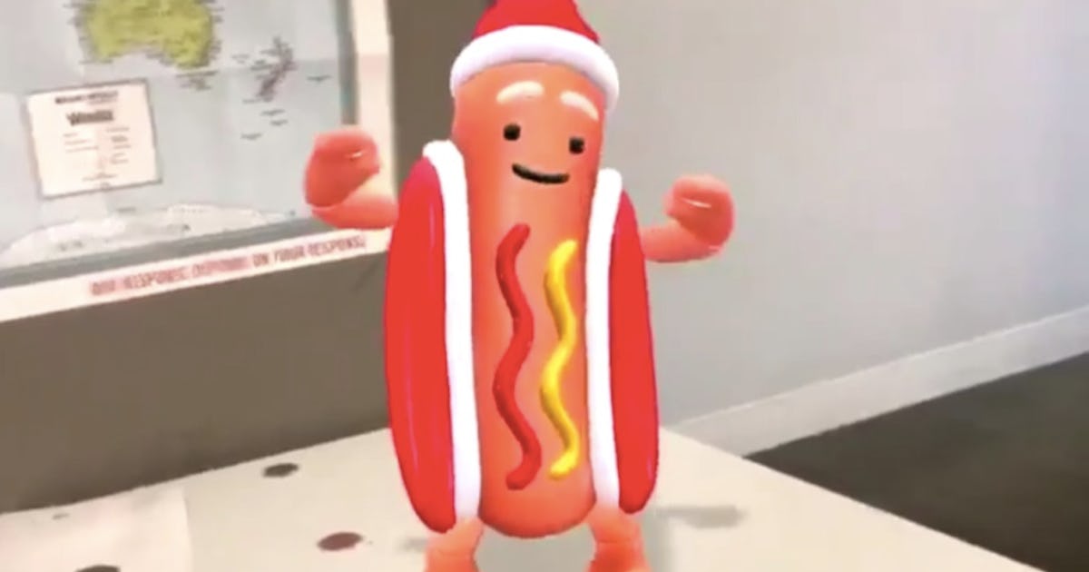 These Tweets About Snapchat S Christmas Dancing Hot Dog Will Put You Into The Holiday Spirit