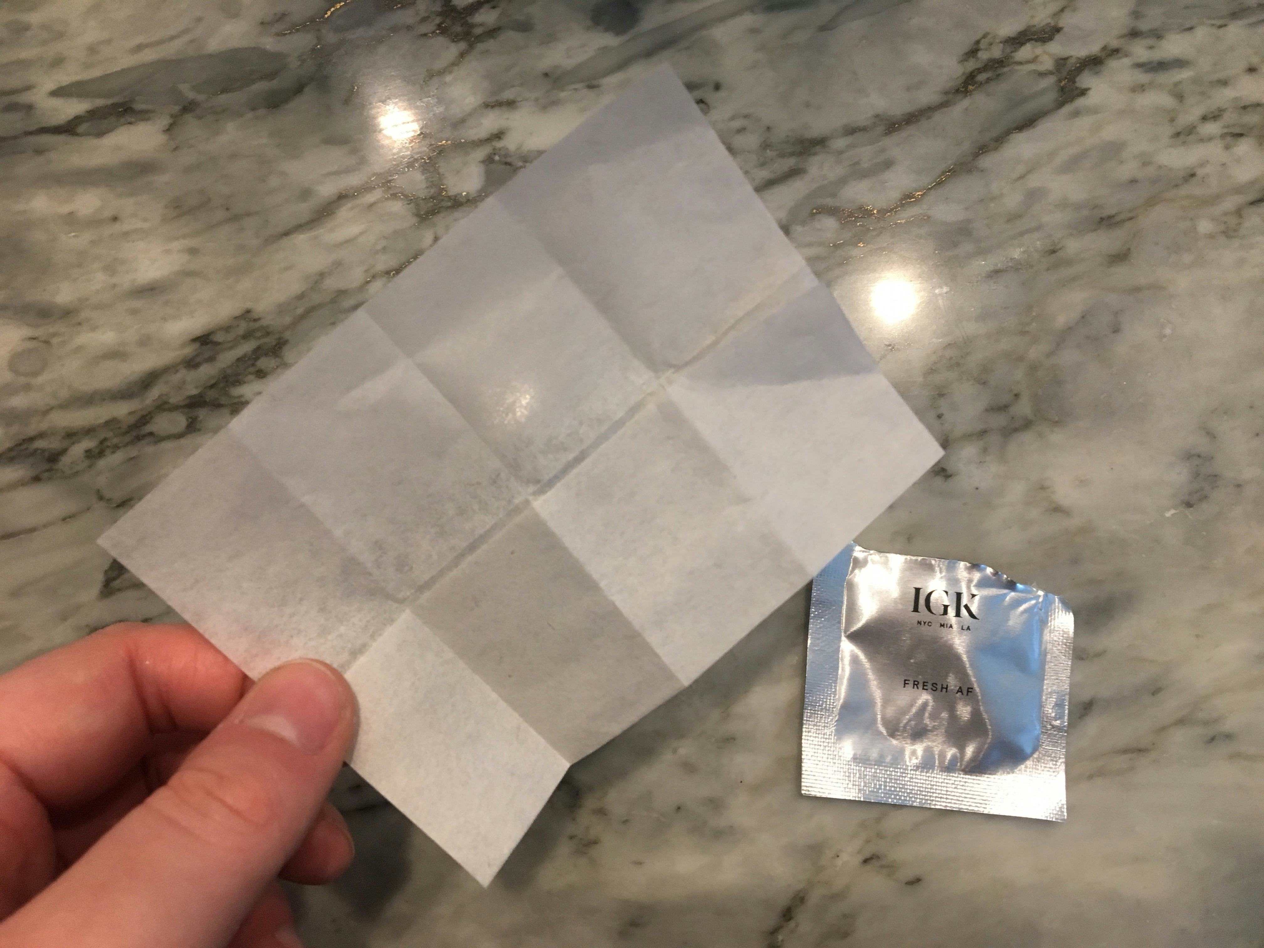 Blotting Papers For Your Hair Now Exist & I Can't Stop Using Them