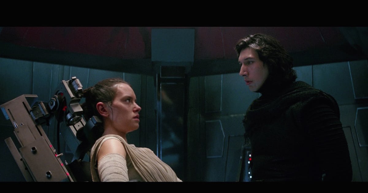 9 Kylo Ren Rey Relationship Clues From The Force Awakens That Could Be Major For Reylo Shippers
