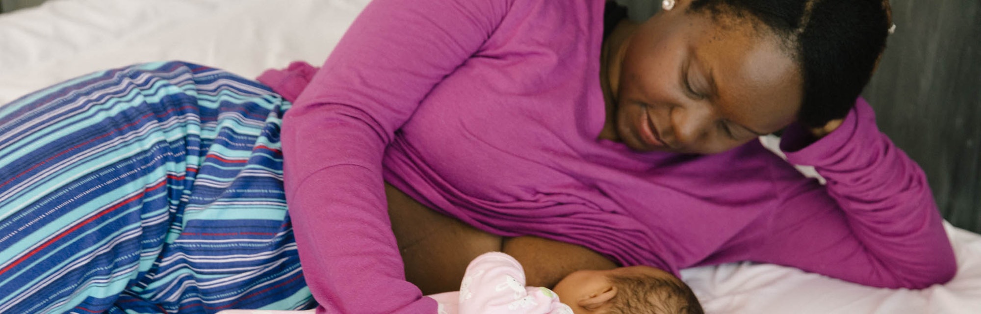 7 Best Breastfeeding Positions For Large Breasts