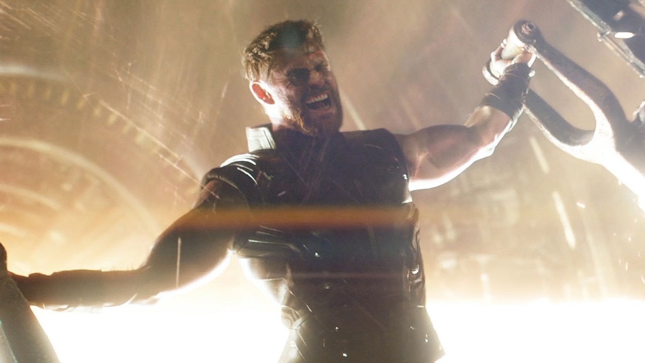 Joe Russo Jelaskan Alasan Thor Tidak Penggal Kepala Thanos 