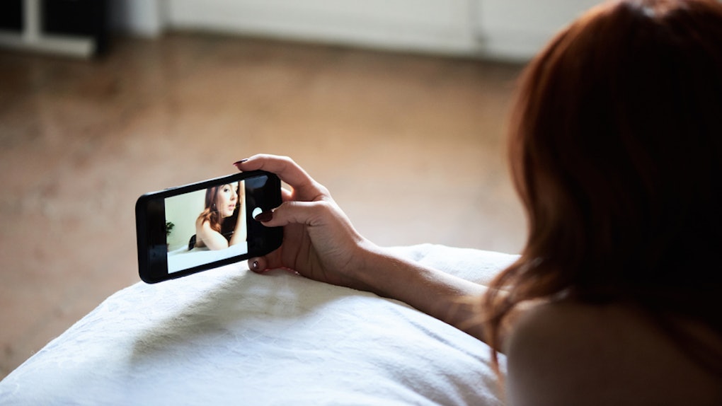 27 Morning Sexts To Send Your Partner To Put A Smile On Their Face