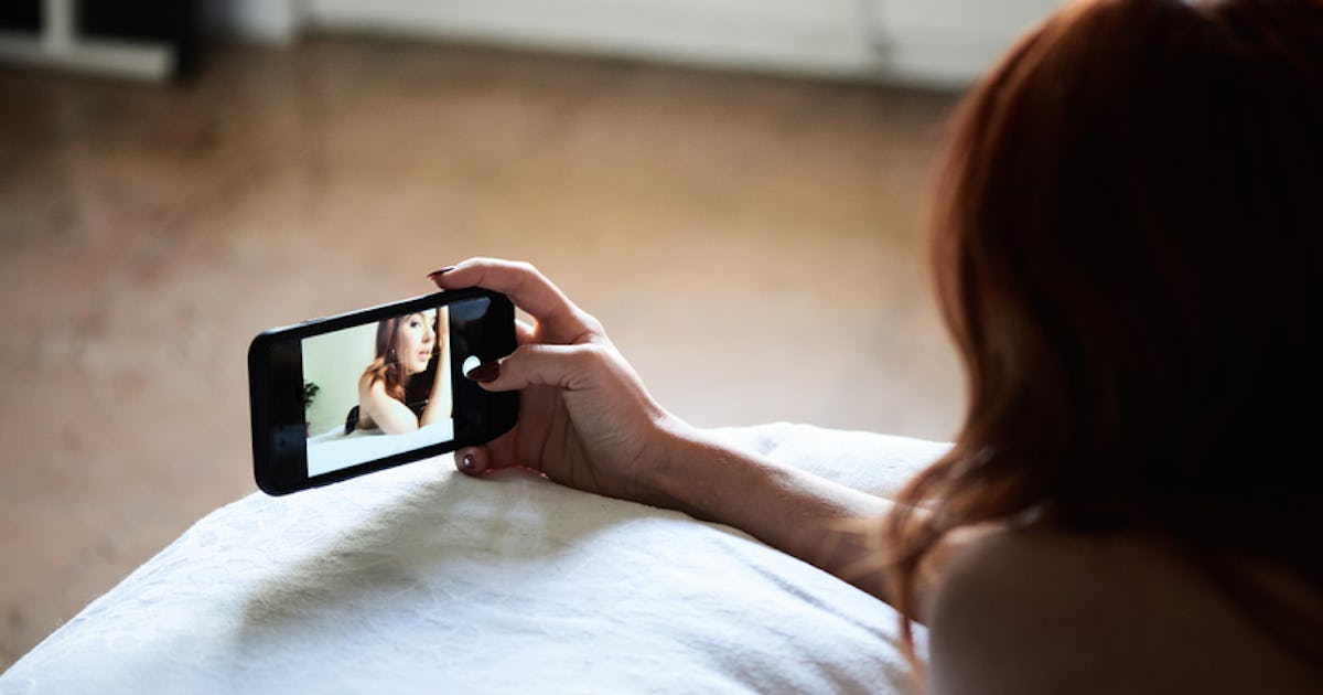 27 Morning Sexts To Send Your Partner To Put A Smile On Their Face When They Wake Up 27 Morning Sexts To Send Your Partner To Put A Smile On Their Face When They Wake Up