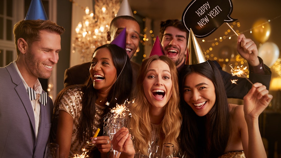 7 New Years Eve 2017 Party Ideas That Are Proof Staying