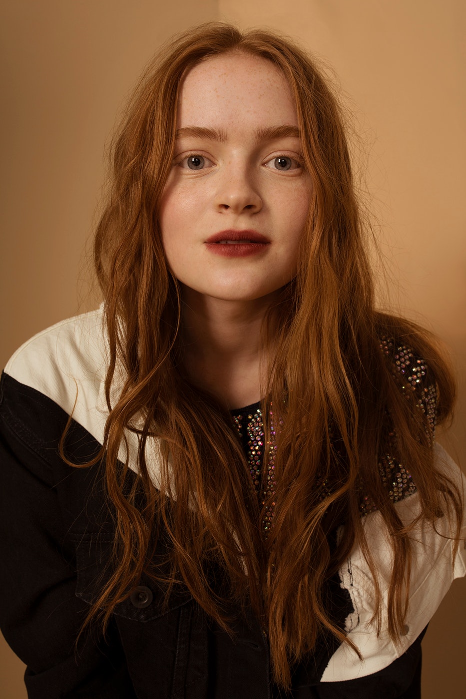 stranger things star sadie sink on what it s like to be the new kid in hawkins stranger things star sadie sink on