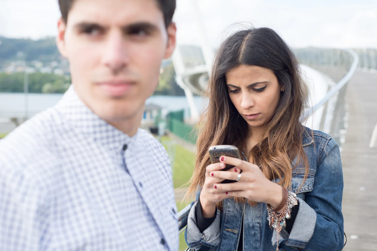 6 Things You Need To Know About Phubbing aka Phone Snubbing