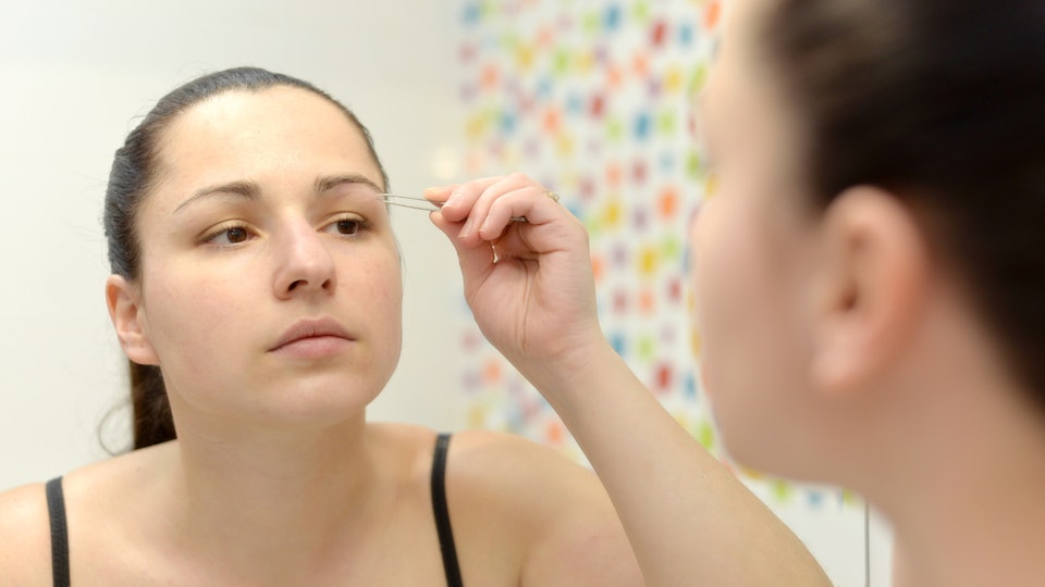 Does Tweezing Make Your Hair Grow Back Thinner There Are A Few