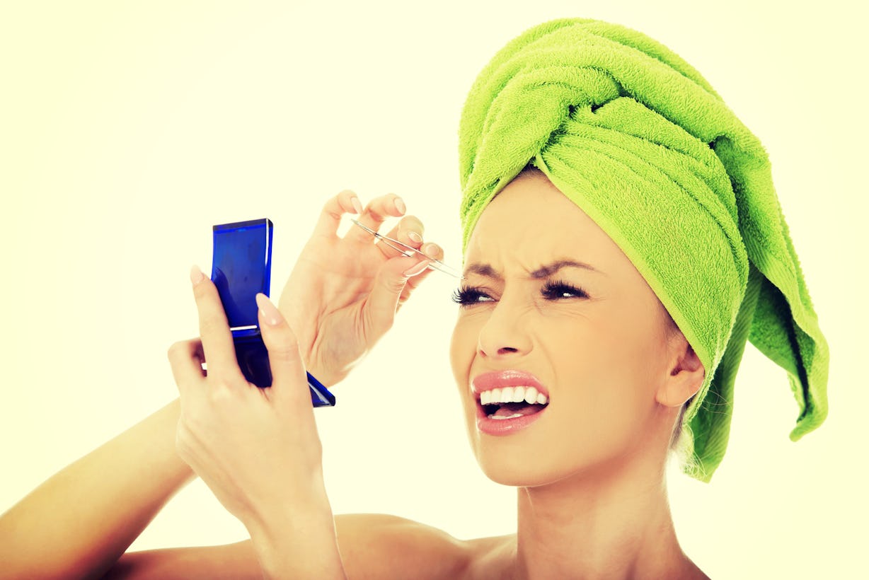 Does Tweezing Prevent Ingrown Hairs? It's An Option Worth Considering