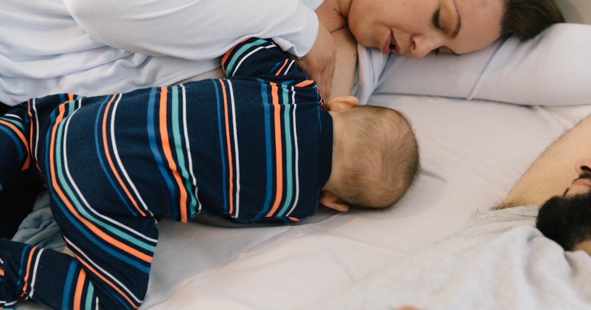 Why Are My Nipples Bleeding While Breastfeeding? Nursing Isn't Always Easy Why Are My Nipples Bleeding While Breastfeeding? Nursing Isn't Always Easy