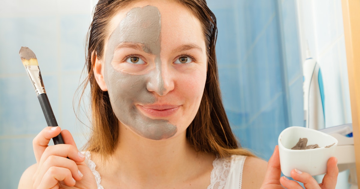 apply-facial-mask