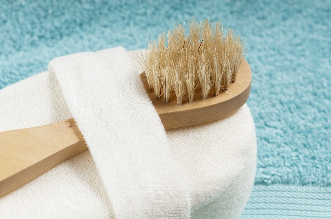 The 6 Best Dry Brushes For Your Face & How To Use Them
