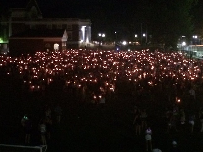 18 Photos Of The Charlottesville Candlelit Vigil Capture A Beautiful ...