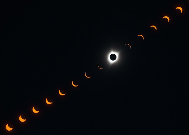 Time-Lapse Photos & Videos Of The 2017 Solar Eclipse Are Absolutely ...