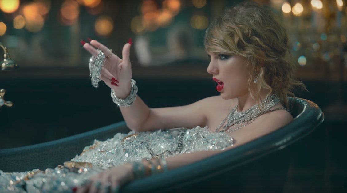 Taylor Swift takes out her nails in the face of criticism for her