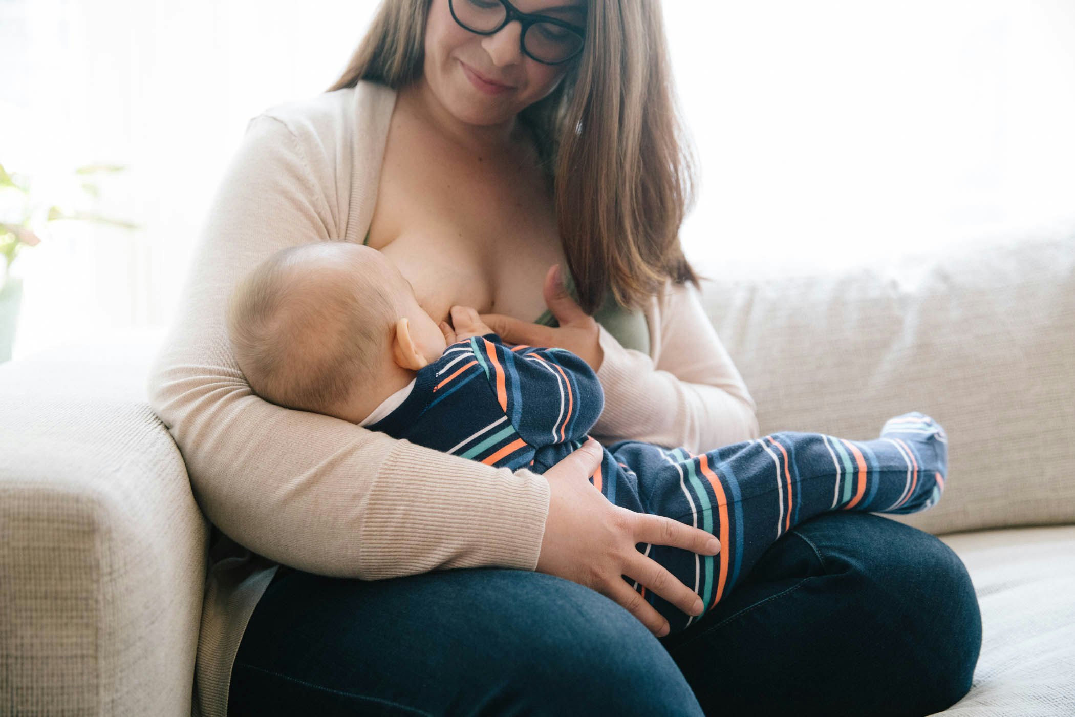 What is Breast Compression? - Breastfeeding Support