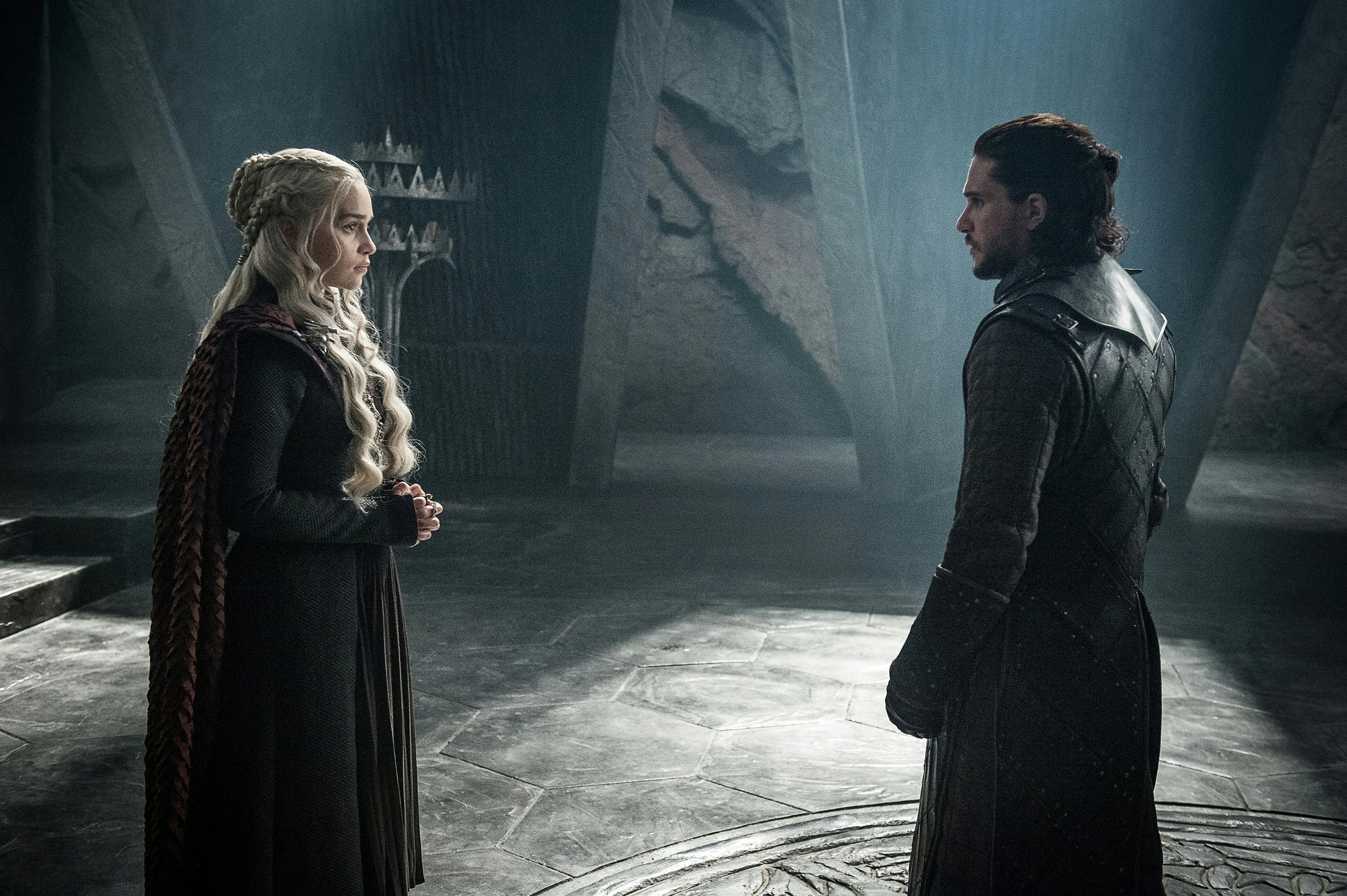 Why It S Not Weird To Ship Daenerys Jon Snow On Game Of Thrones