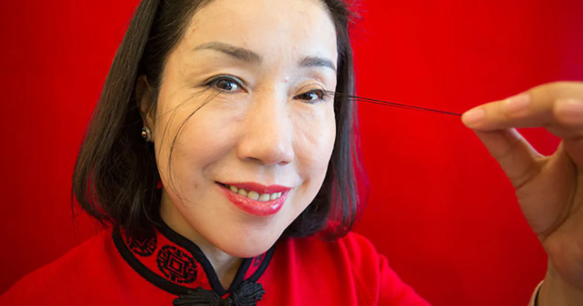This Woman’s Eyelashes Are Apparently The Longest In The World & They ...