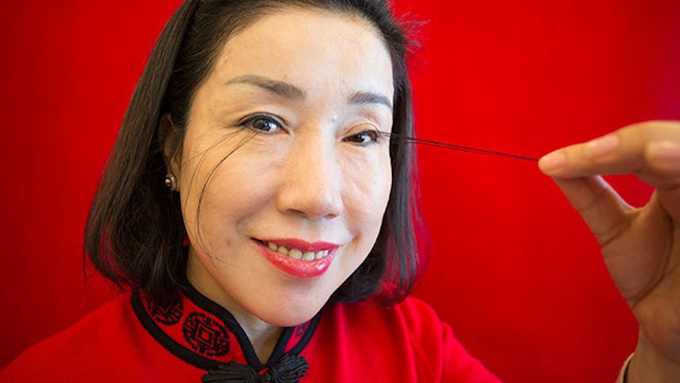 This Woman S Eyelashes Are Apparently The Longest In The World