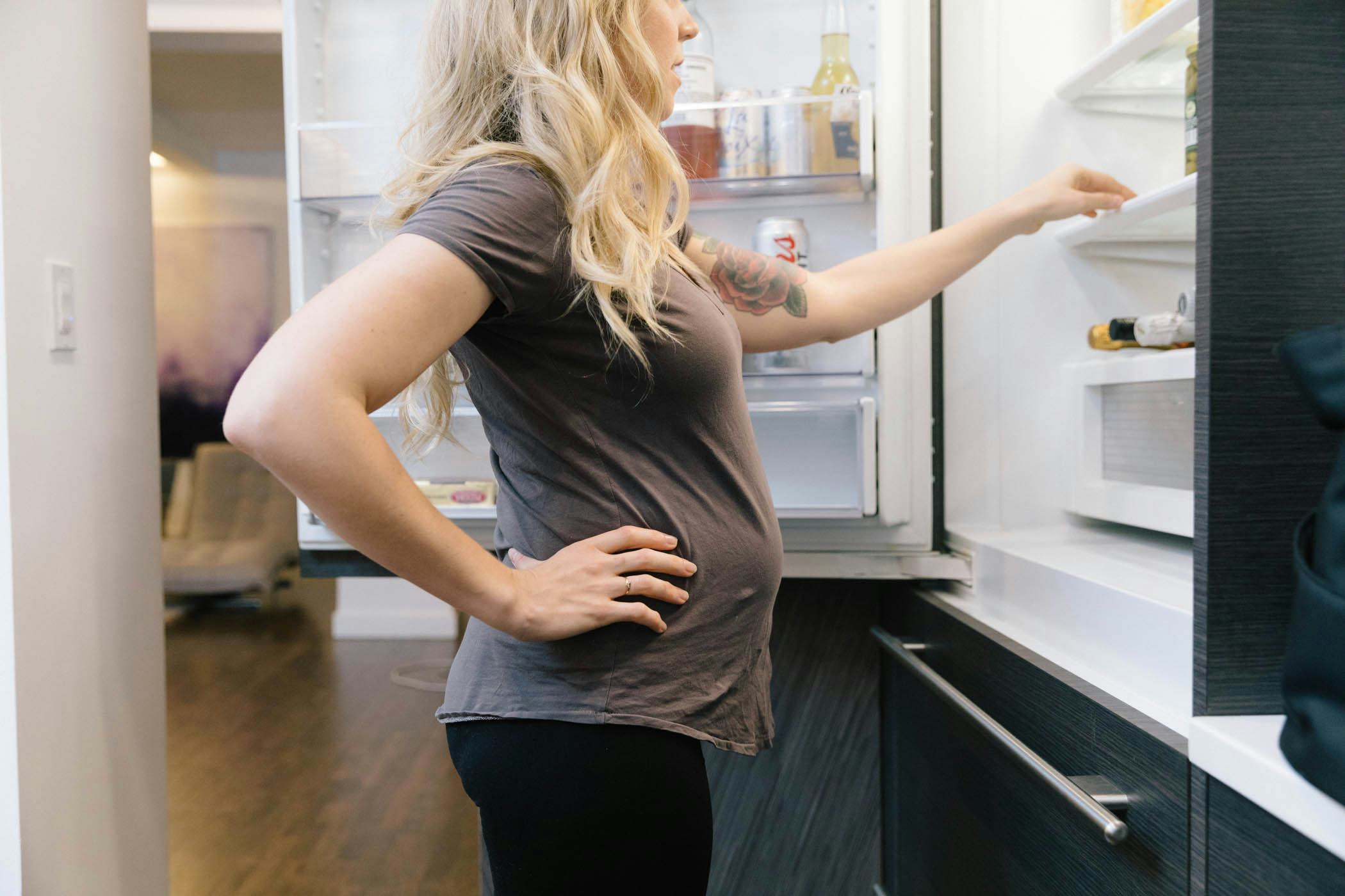 How To Stop Throwing Up When You're Pregnant, According To Experts