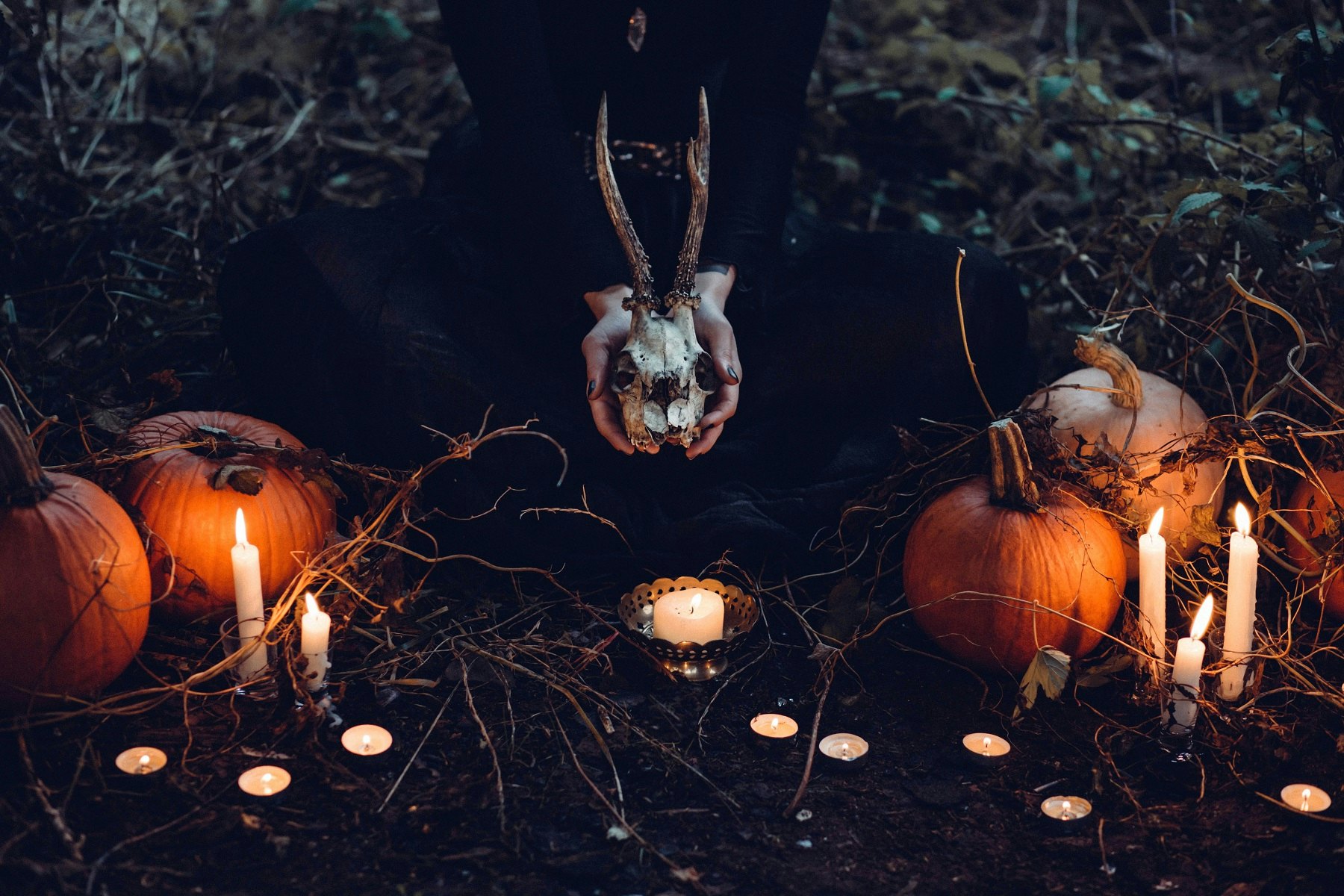 12 Scary Halloween Party Ideas To Give Your Guests A Spook They'll 