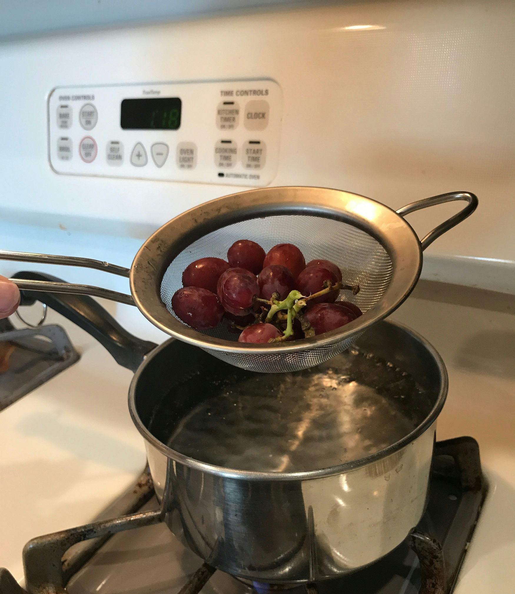 How To Peel Grapes Easily For Your Halloween 2017 Party