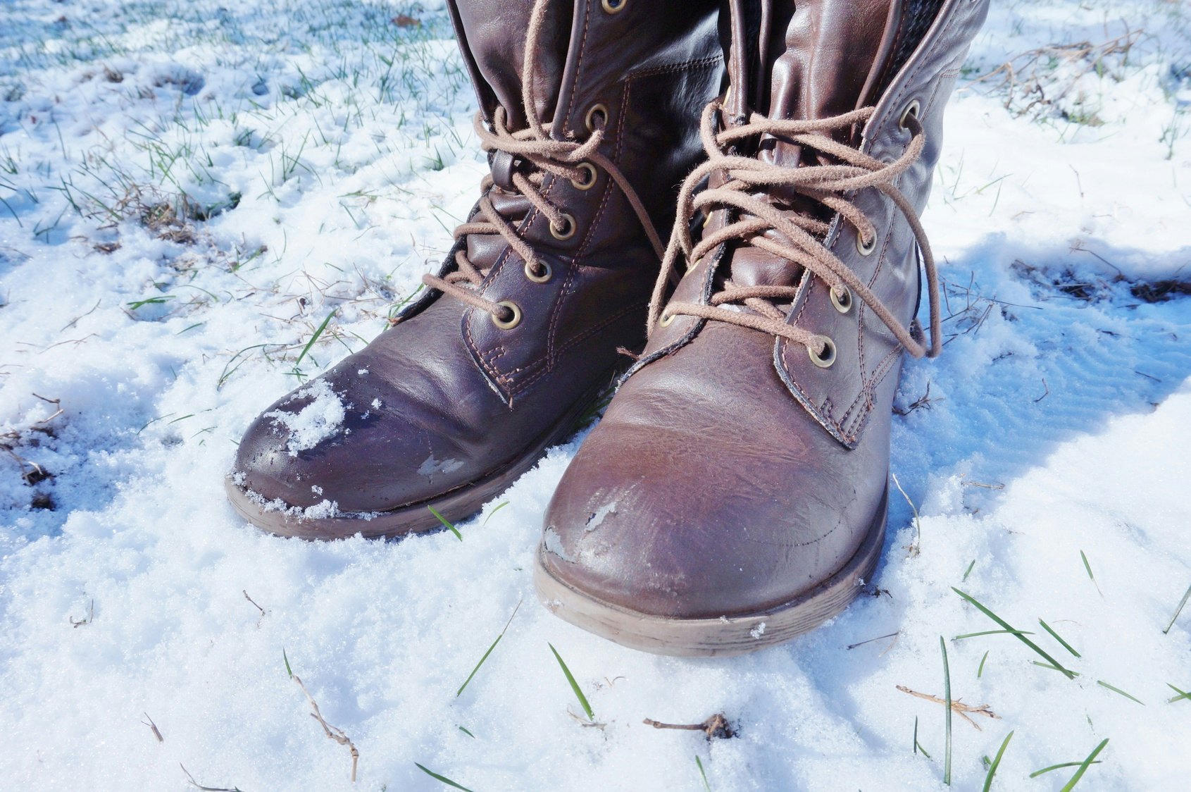 Leather shoes in on sale snow