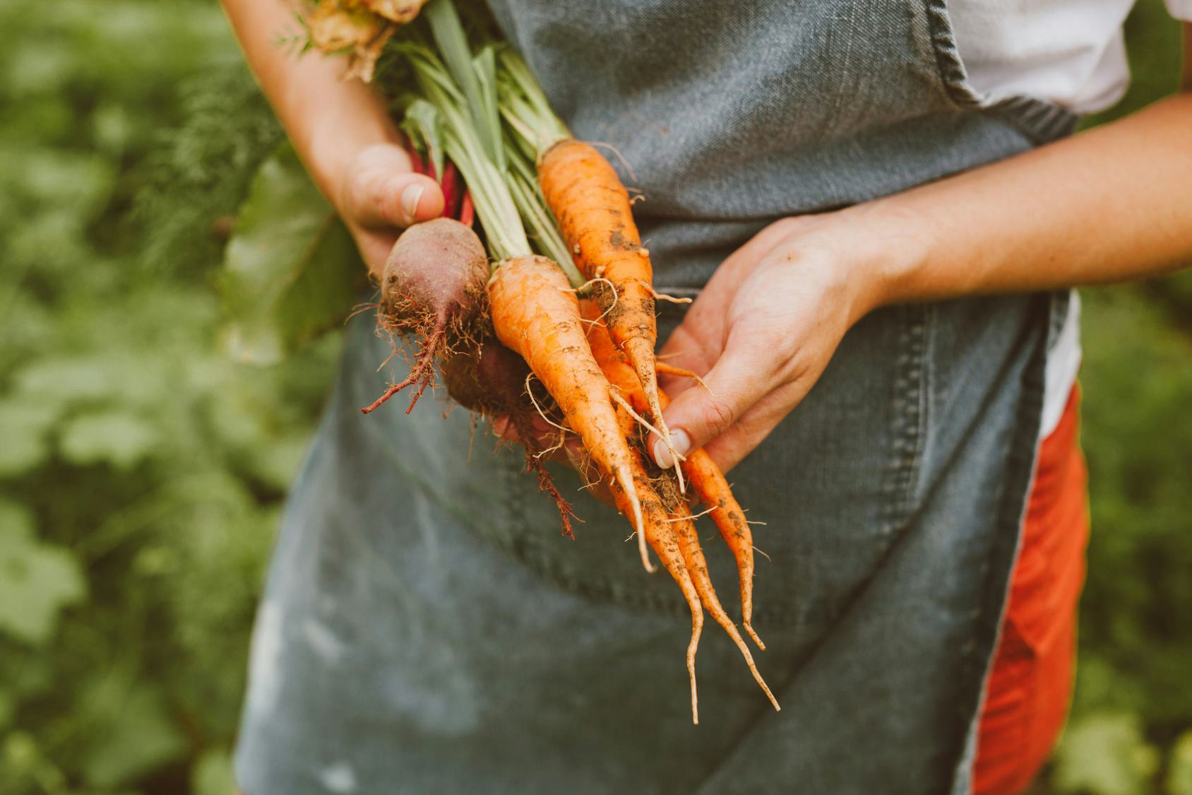 7 Scents That Make You More Attractive, According To Science