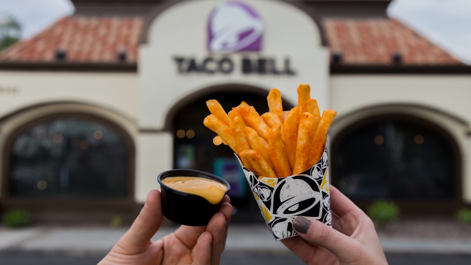 Taco Bell's Nacho Fries Are Finally Available & Fans  Taco Bell's Nacho Fries Are Finally Available & Fans