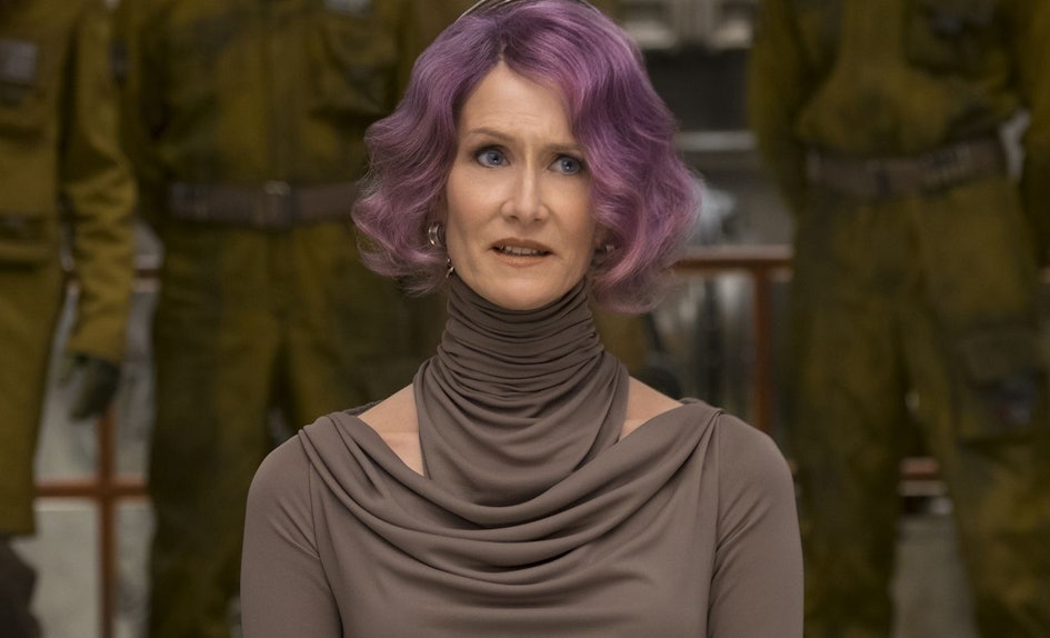 Vice Admiral Holdo's Outfit In 'The Last Jedi' Has A Completely Hidden