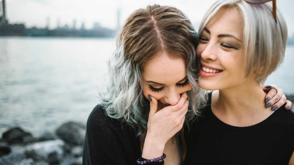 How To Feel Closer To Your Long Distance Friend When You Miss Her