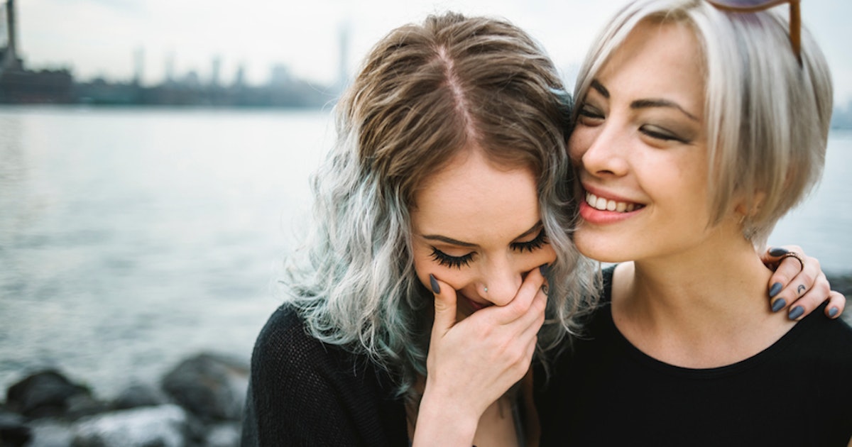 How To Feel Closer To Your Long Distance Friend When You Miss Her