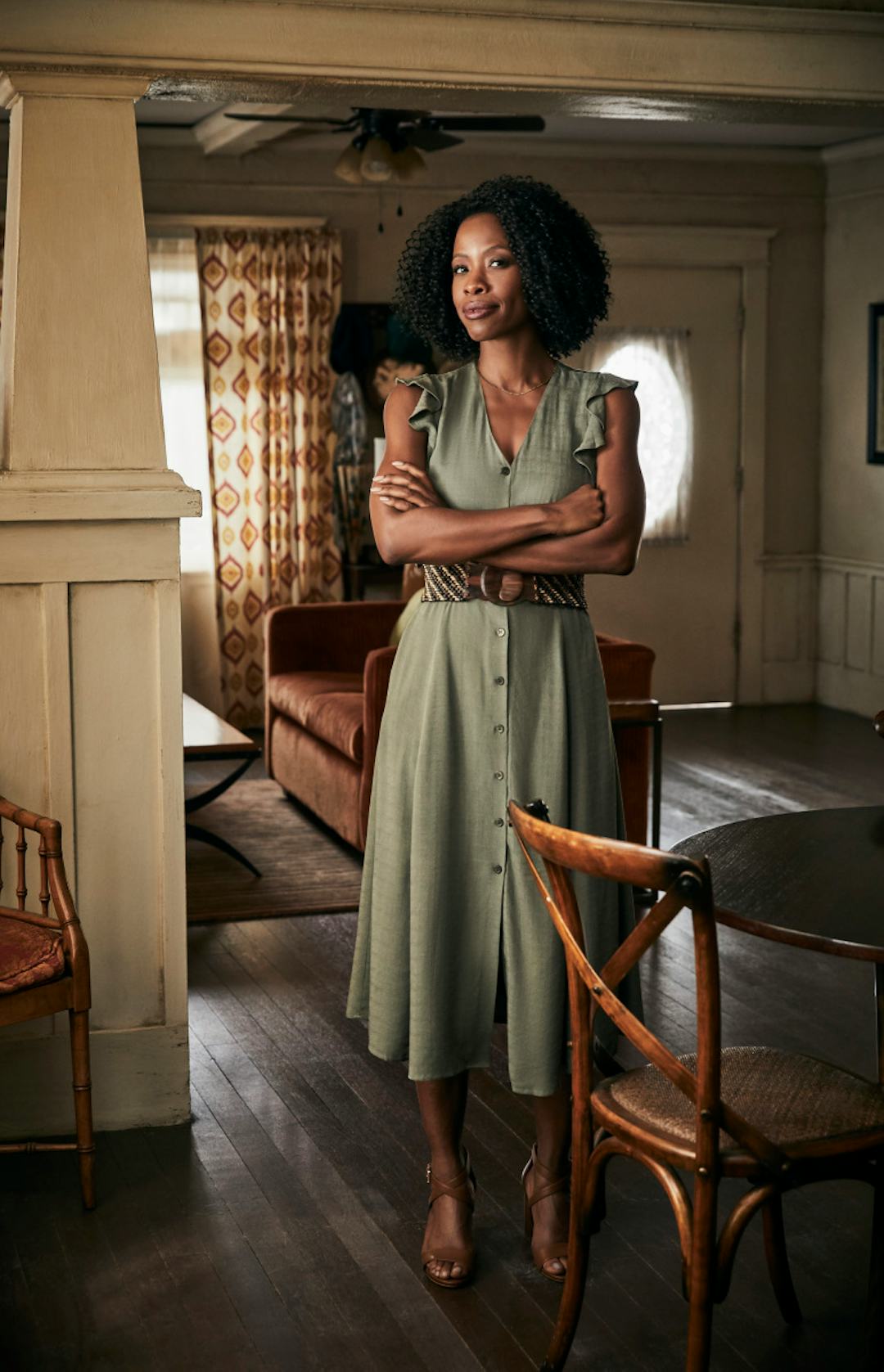 What Are The Moms On CW Teen Shows *Really* Going Through? Karimah