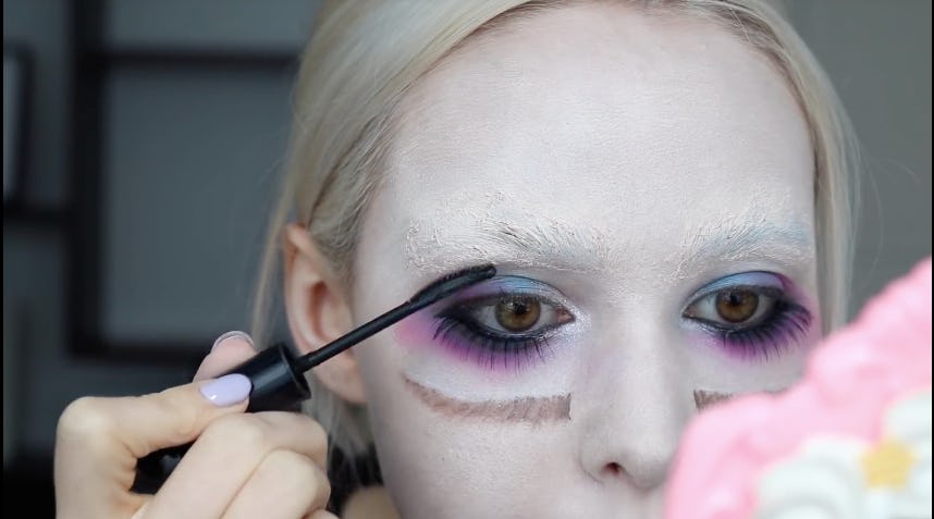 This Youtuber's Upside Down Face Makeup Tutorial Is The Scariest Thing