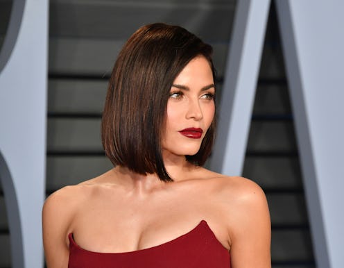 Jenna Dewan with a bob haircut, wearing a burgundy strapless dress