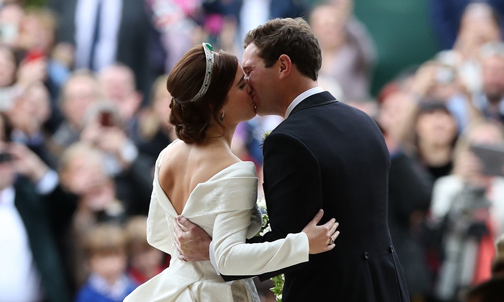 Princess eugenie clearance engagement dress