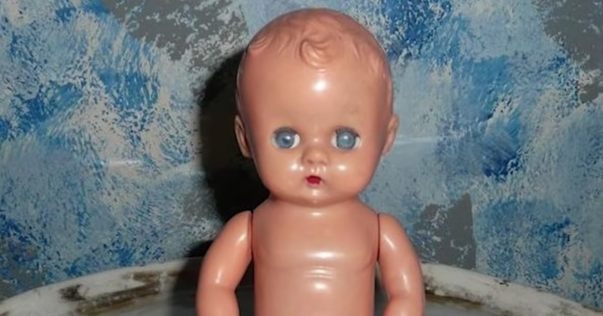 Doll in the hall top halloween