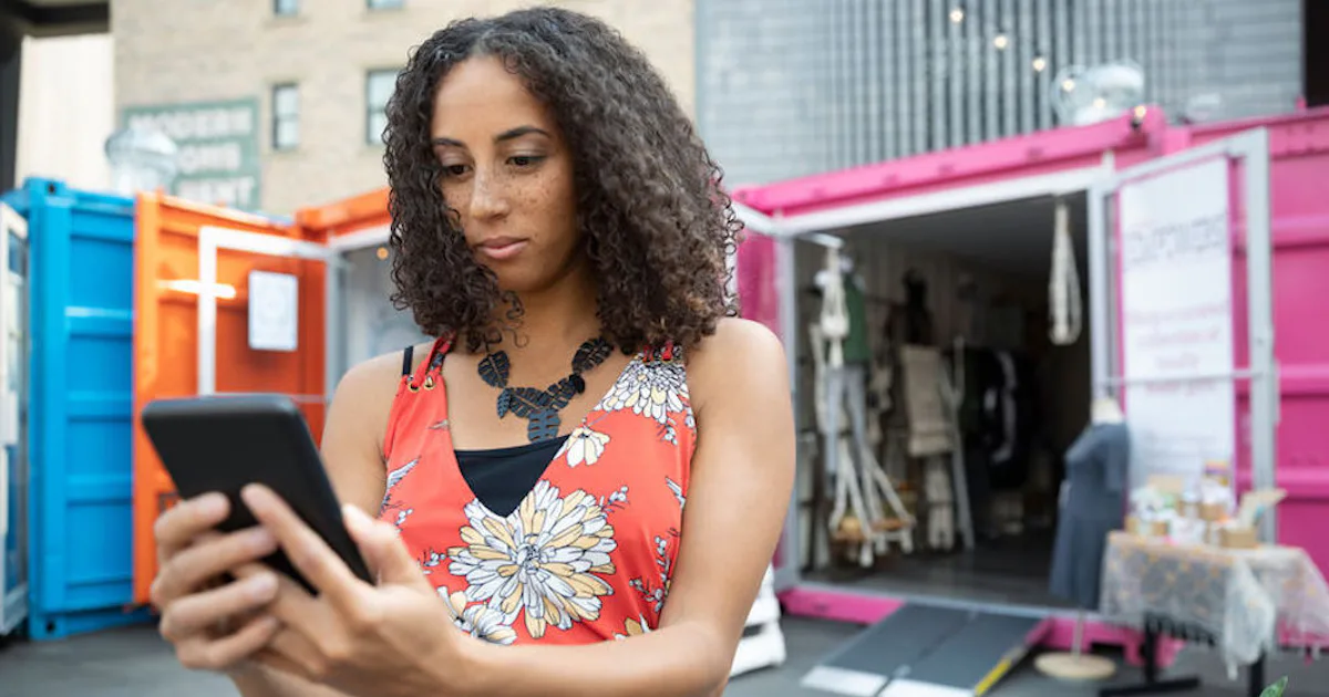 Is Texting Too Much In Relationships A Bad Sign? Here's What An Expert ...