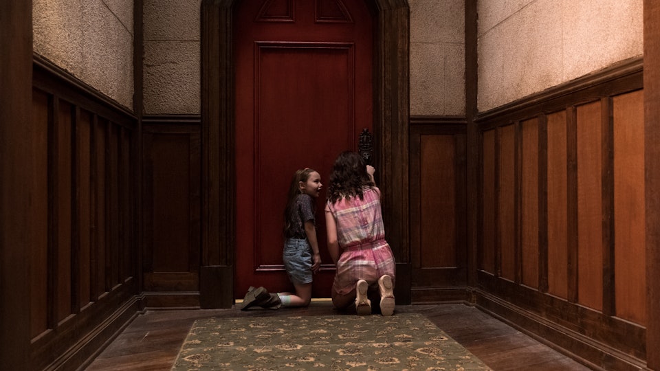 What S Behind The Red Door On The Haunting Of Hill House The Room Has A Mind Of Its Own
