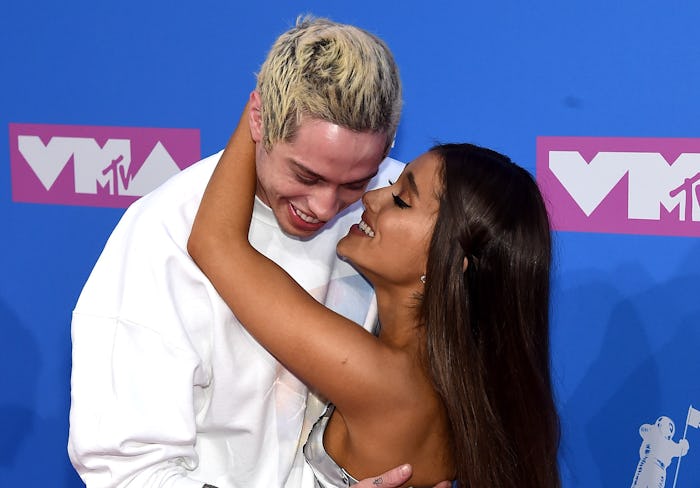 Ariana Grande kissing Pete Davidson