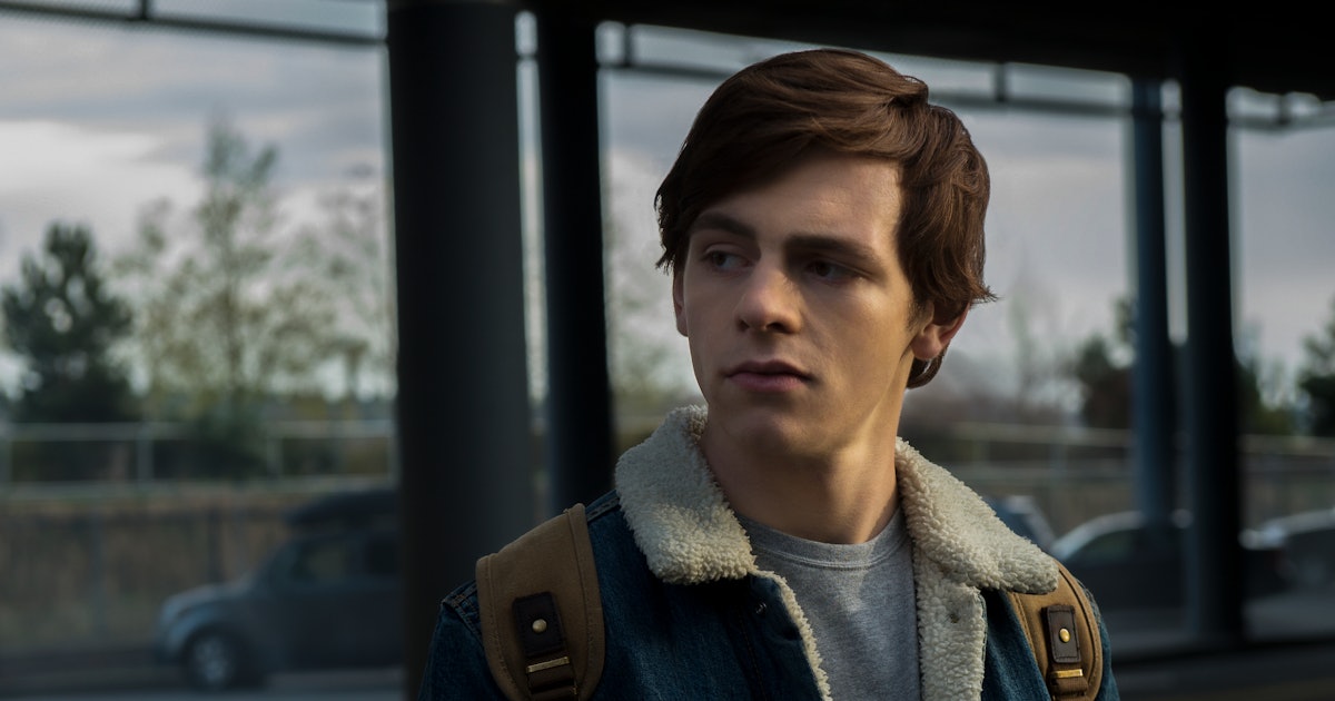 Who Plays Harvey On 'Chilling Adventures Of Sabrina'? Ross Lynch Takes