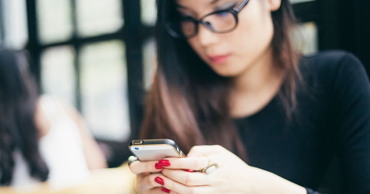 Here's What To Do If You Wish Your Partner Would Text You More Often, So You Feel Heard