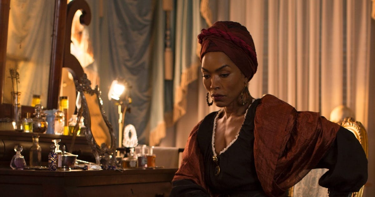 Why Isn't Marie Laveau In 'AHS: Apocalypse'? Angela Bassett Is Busy ...