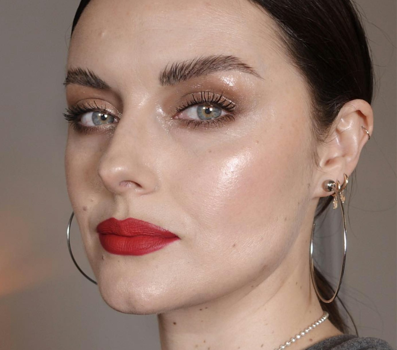 Glossy Makeup For Oily Skin Is Possible — And Prettier Than Ever