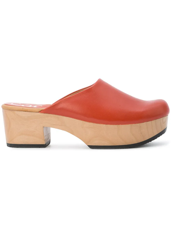 Clumpy Clogs Clogs With Heels Are Popular Again — Here's The 2018 Way To Wear Them
