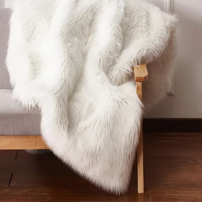 Elvire Handmade Luxurious Plush Faux Fur Throw