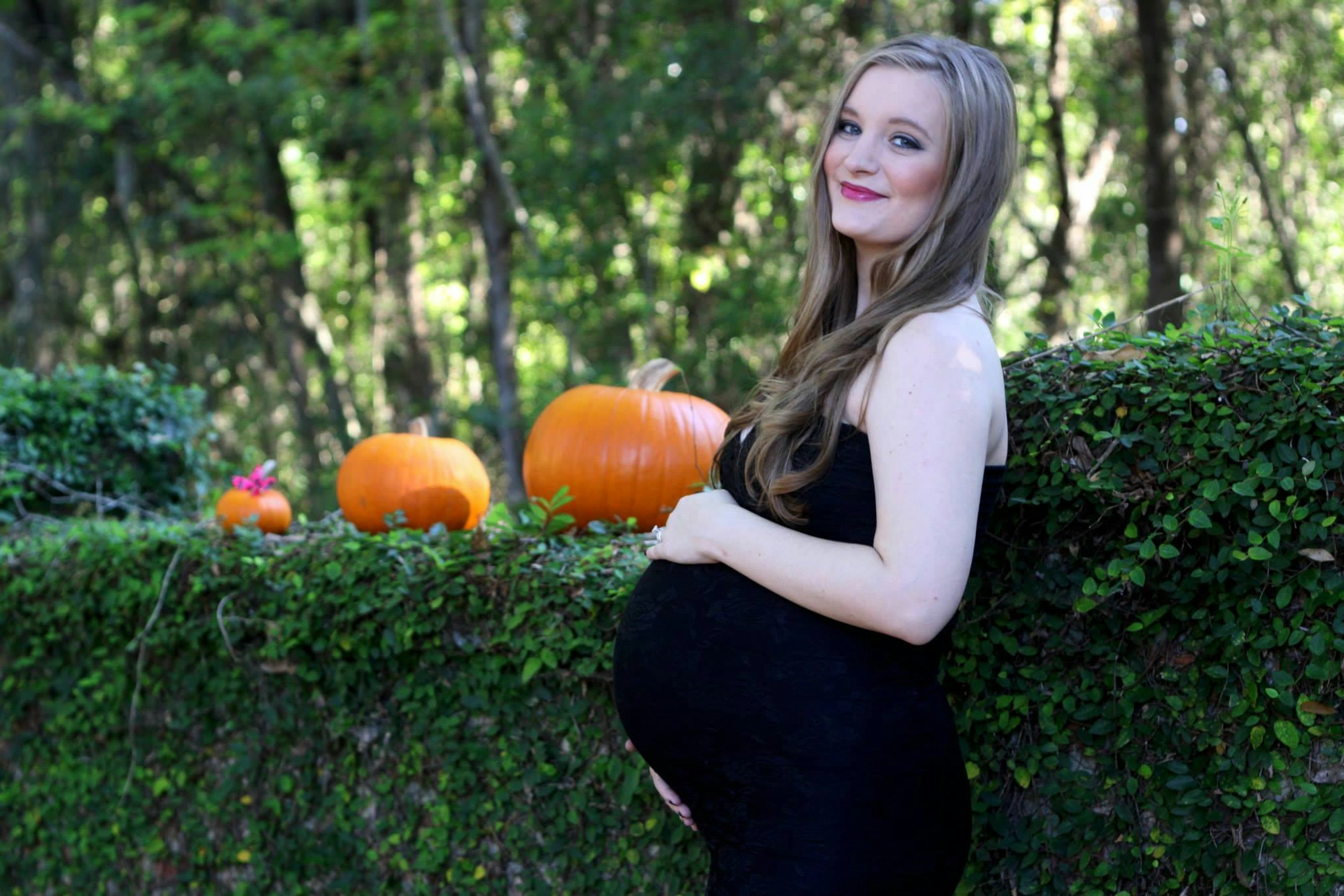 13 HalloweenThemed Maternity Shoot Ideas That Bring Out The Best In